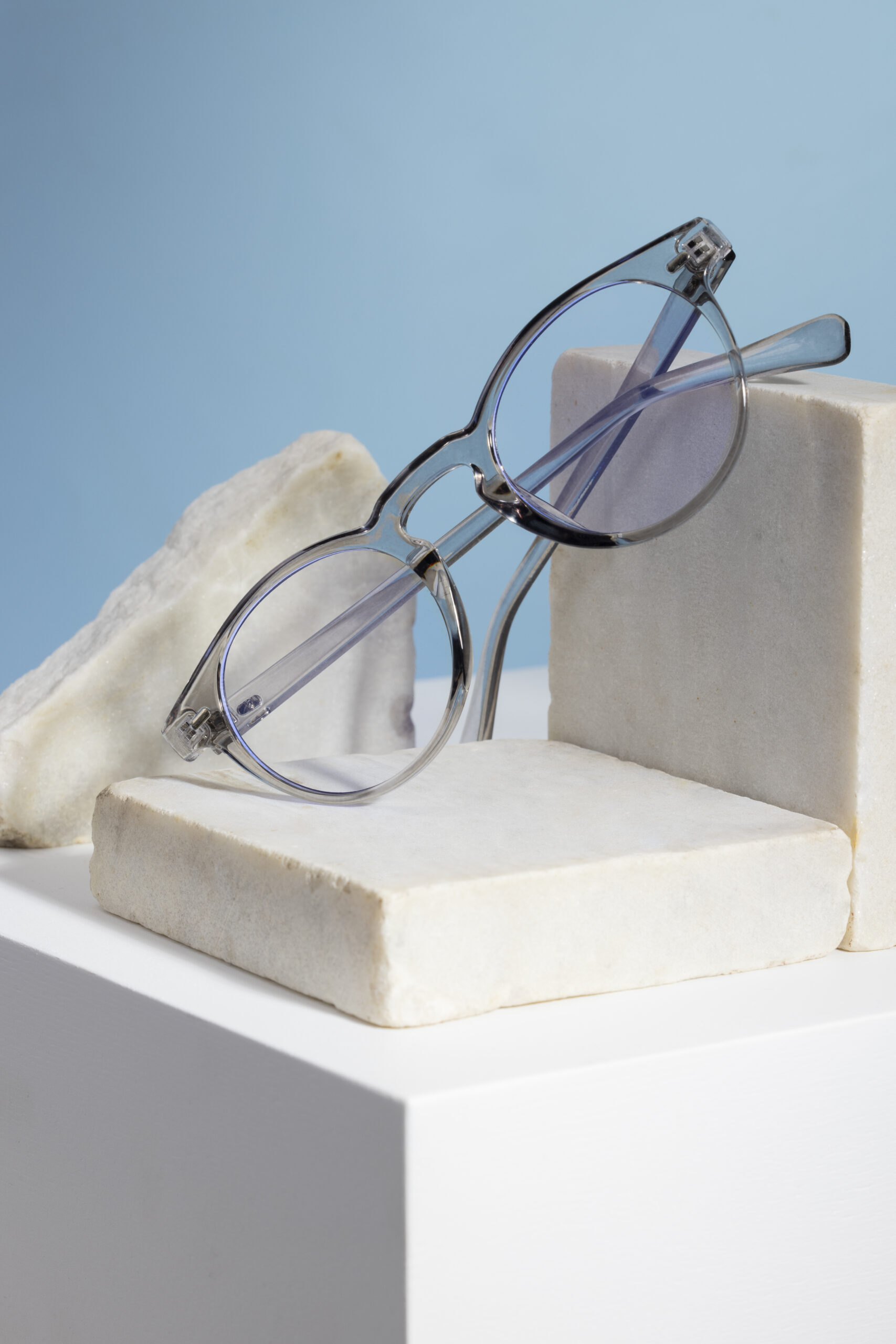 glasses-with-slightly-rounded-frame (1)