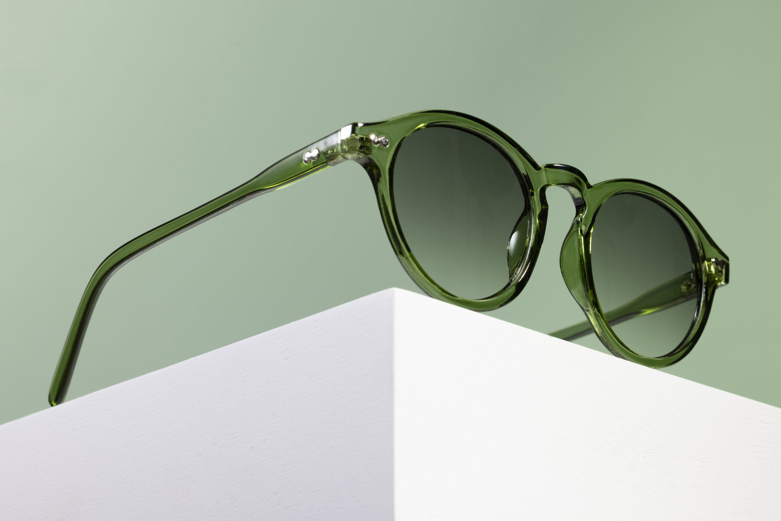still-life-glasses-with-slightly-rounded-frames